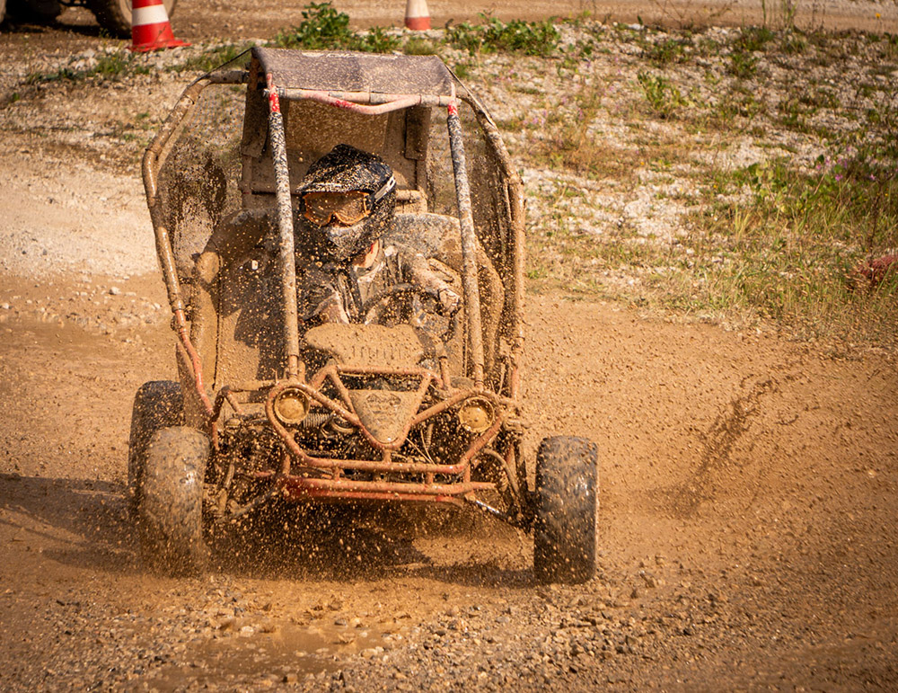 Buggy im Schlamm